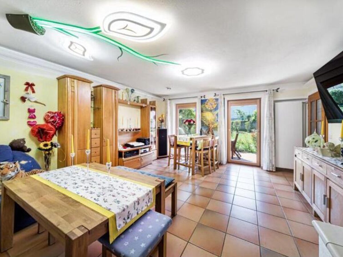 Wohnbereich der Wohnung in Röhrmoos vor der Sanierung
